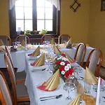 Penzion A Restaurace U Mamy Konukevi 3*