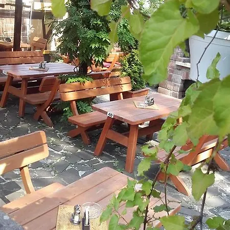 Gæstehus Penzion A Restaurace U Mamy 3*